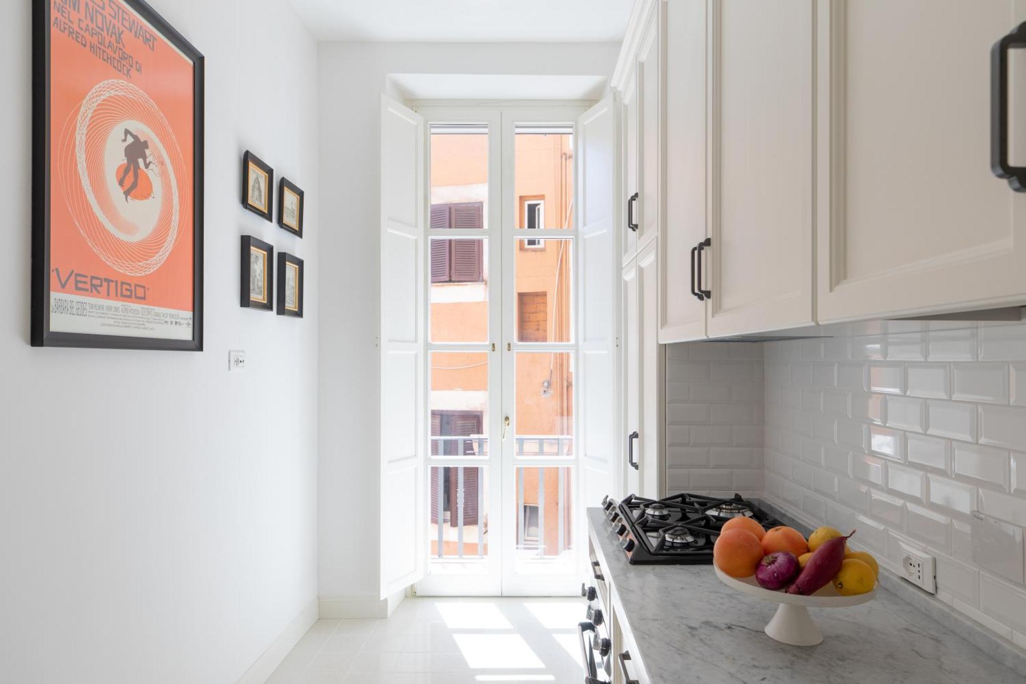 Iflat Campo De' Fiori Brand New & Bright *