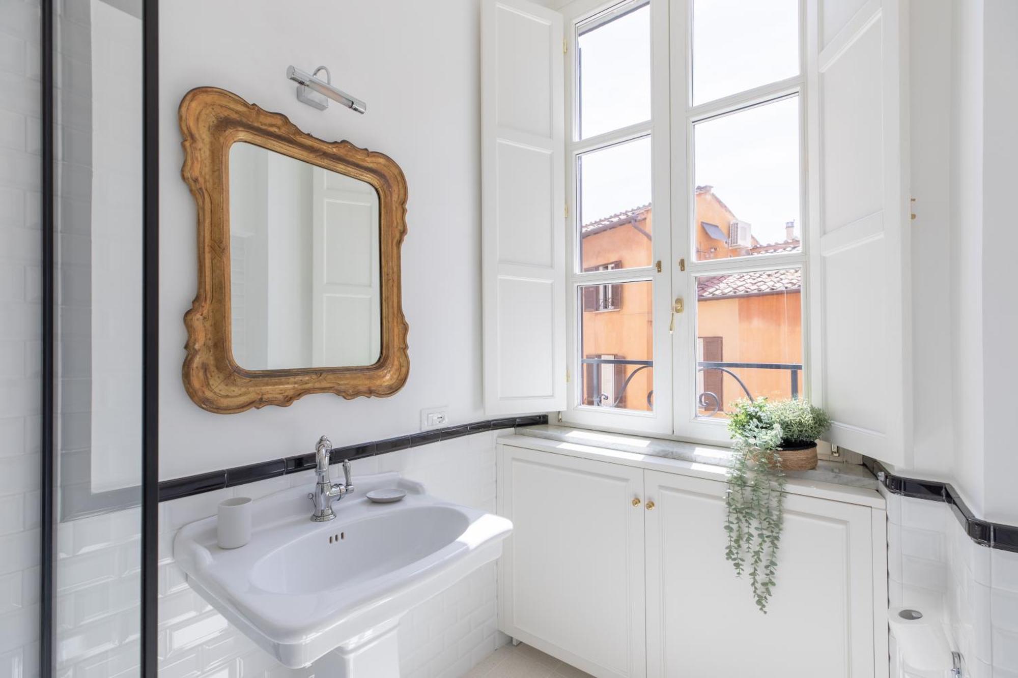 Iflat Campo De' Fiori Brand New & Bright *